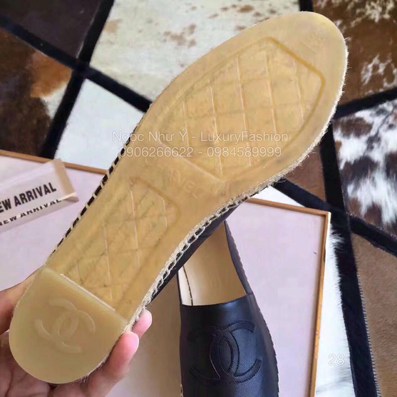 Giày bệt Chanel màu đen cao cấp