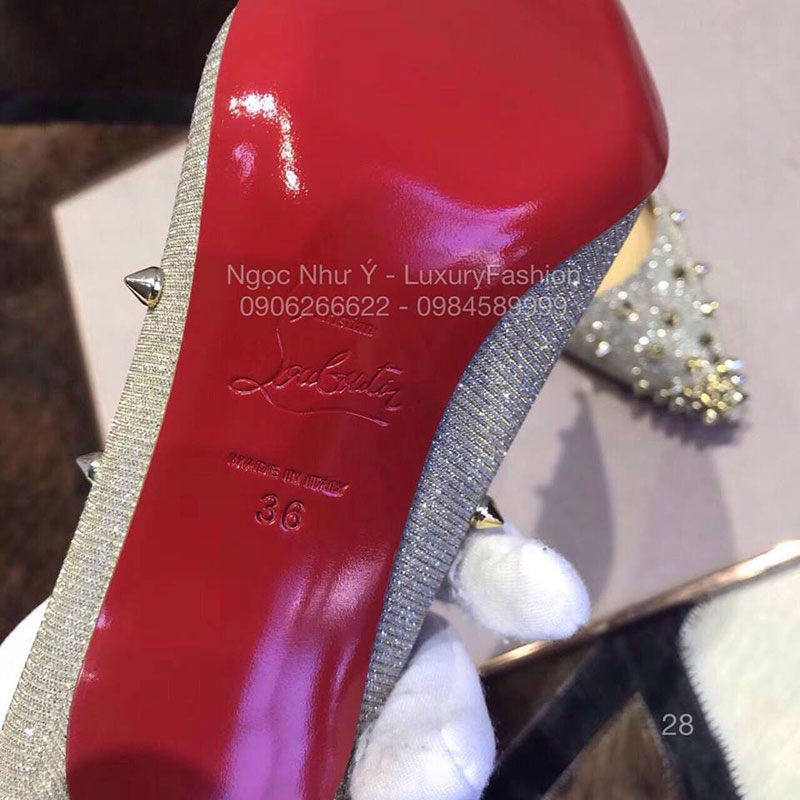 Giày cao gót Louboutin vải kim tuyến, đinh tán, màu xám bạc