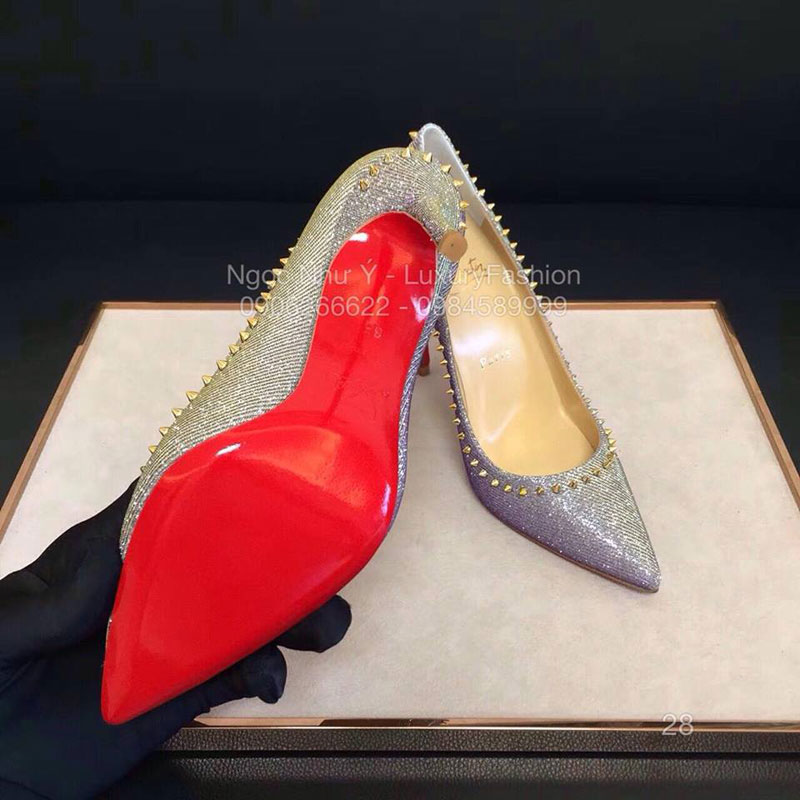 Giày cao gót Louboutin vải kim tuyến, màu ghi đính đinh tán