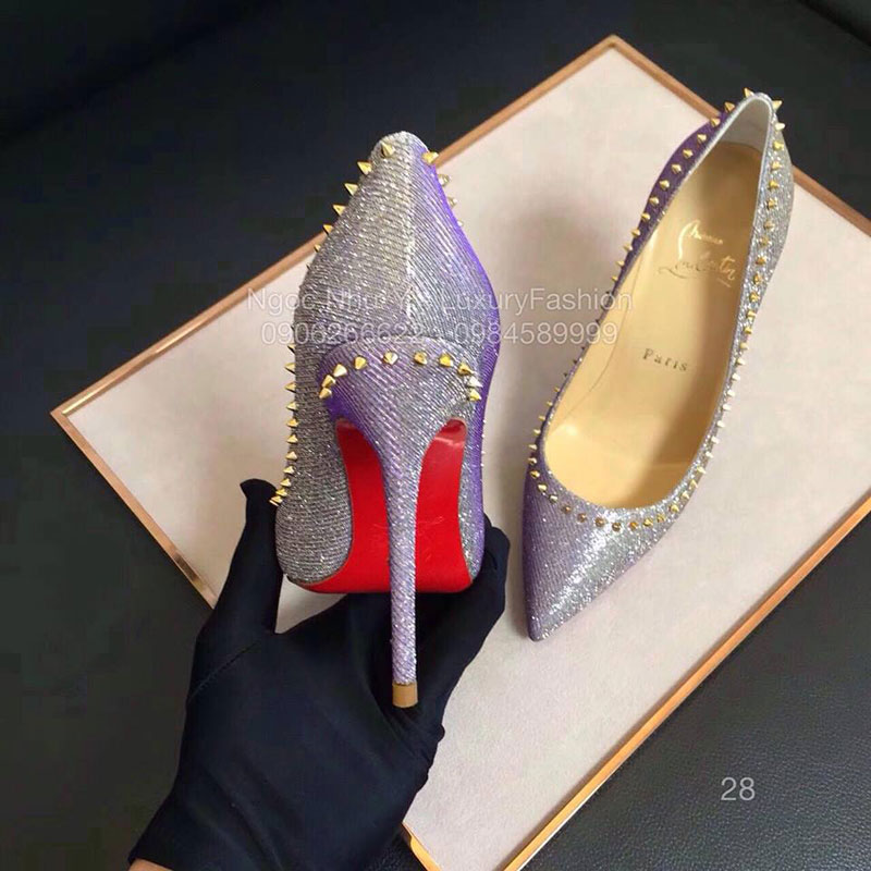 Giày cao gót Louboutin vải kim tuyến, màu ghi đính đinh tán