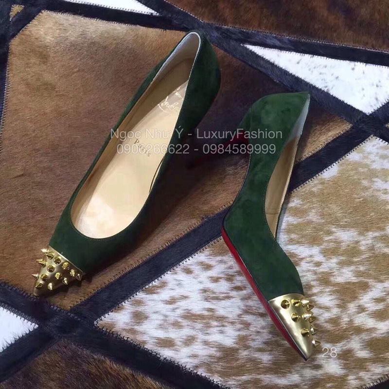 Giày cao gót Louboutin vải nhung xanh, đinh tán