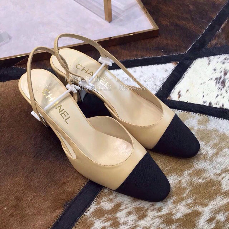 Sandal Chanel quai hậu cao gót 5cm da bóng màu vàng