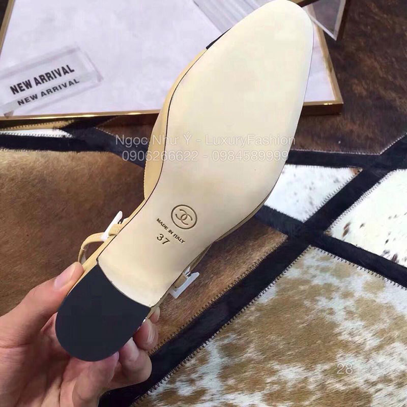 Sandal Chanel quai hậu cao gót 5cm da bóng màu vàng