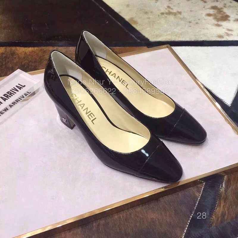 Sandal Chanel cao gót 5cm da bóng màu đen