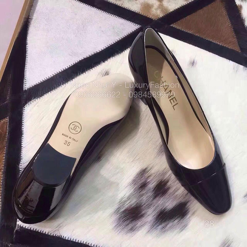 Sandal Chanel cao gót 5cm da bóng màu đen
