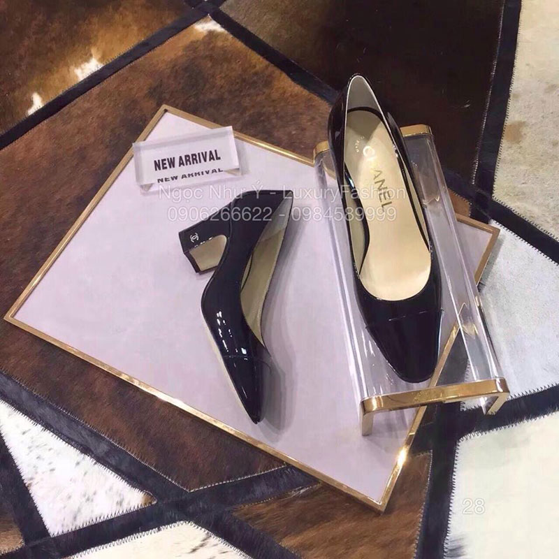 Sandal Chanel cao gót 5cm da bóng màu đen