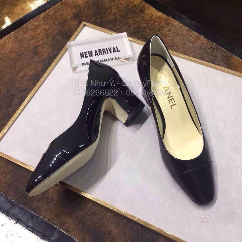 Sandal Chanel cao gót 5cm da bóng màu đen