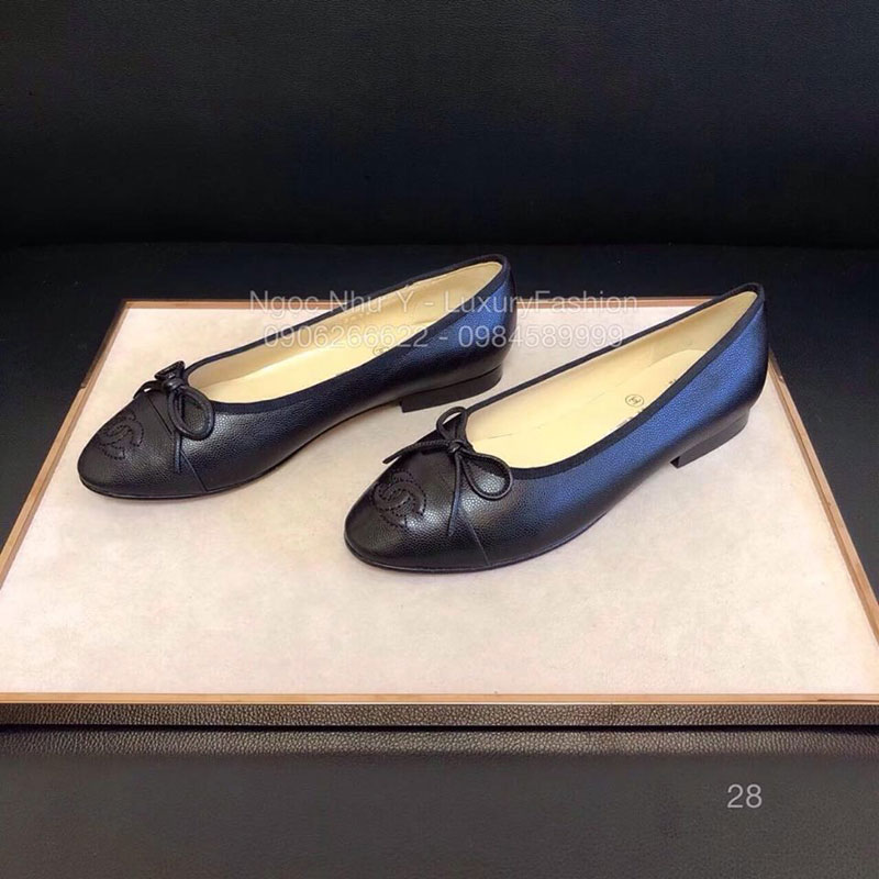 Sandal Chanel da nhám họa tiết nơ màu đen