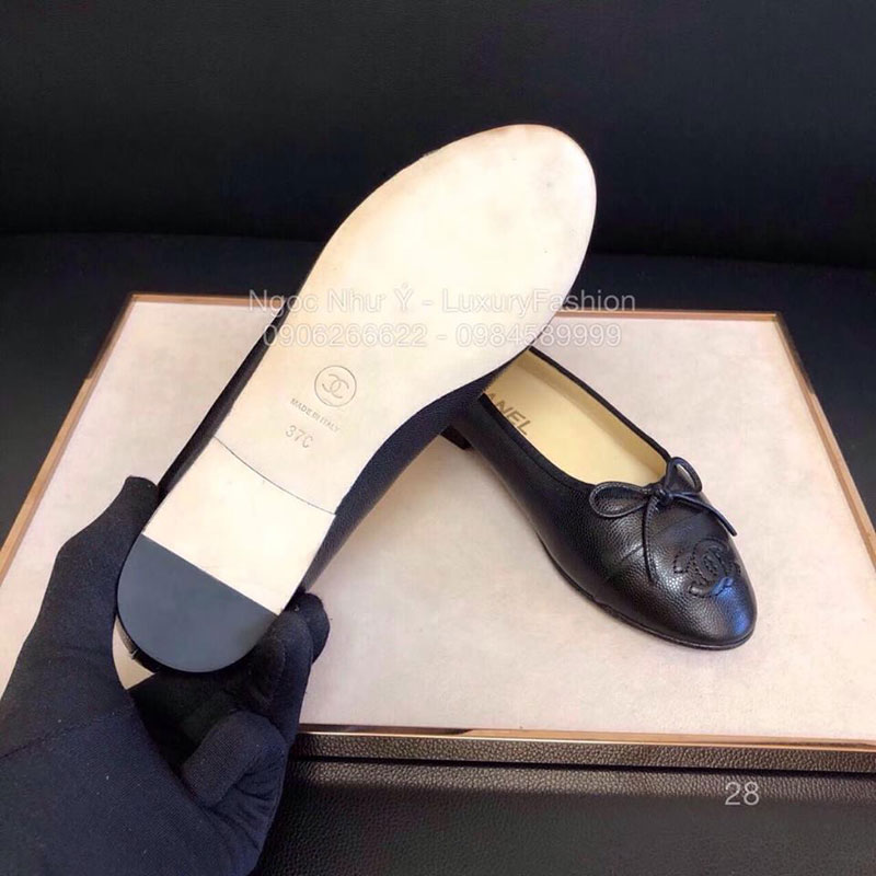 Sandal Chanel da nhám họa tiết nơ màu đen