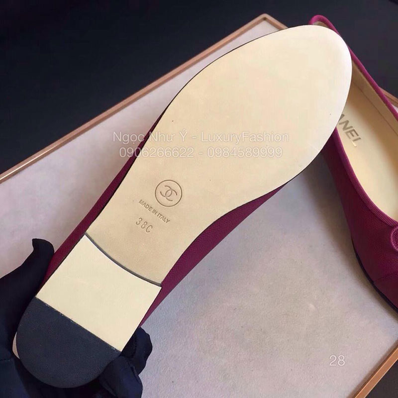 Sandal Chanel da nhám thắt nơ màu mận tím