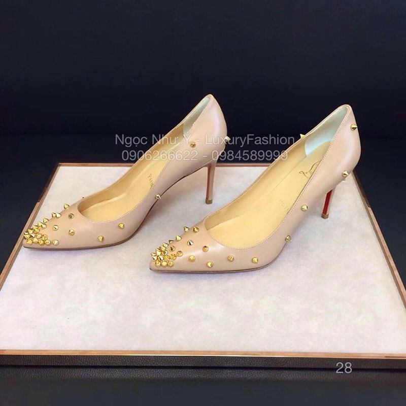 Sandal Louboutin cao gót da bóng màu vàng đinh tán