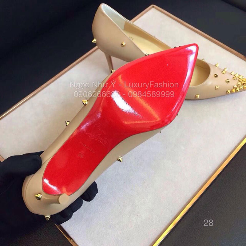 Sandal Louboutin cao gót da bóng màu vàng đinh tán