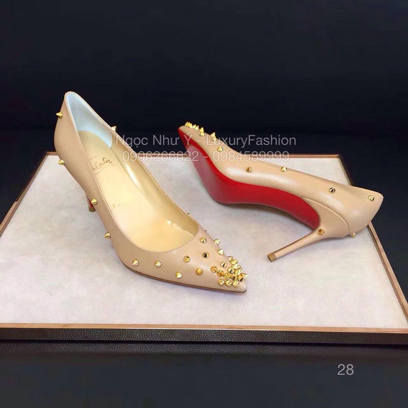 Sandal Louboutin cao gót da bóng màu vàng đinh tán