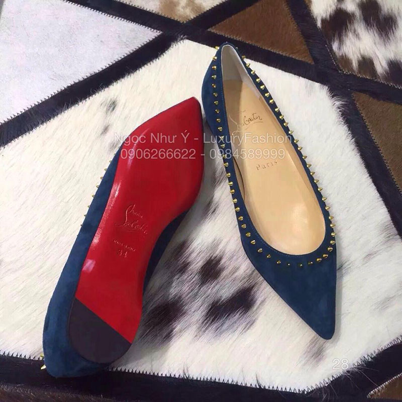 Sandal Louboutin da cừu lộn màu xanh coban đinh tán