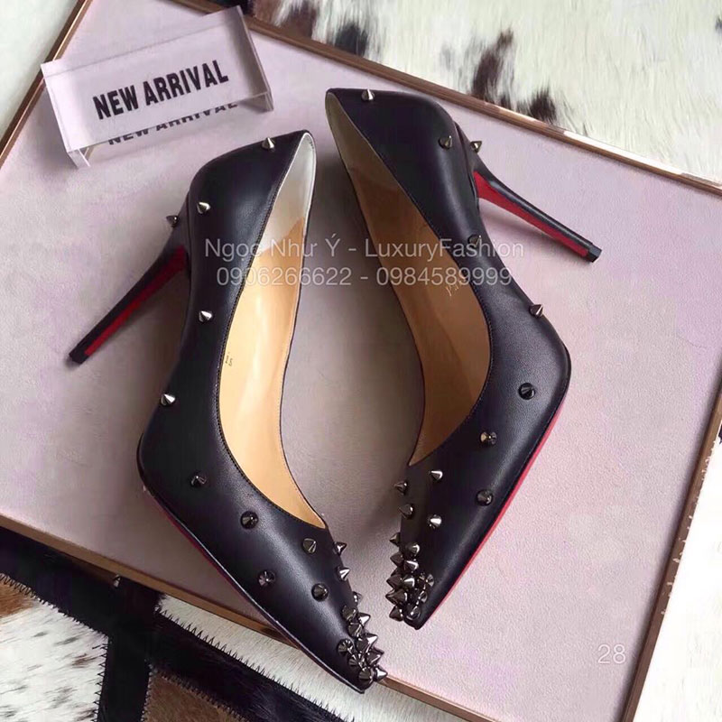 Giày cao gót Louboutin da nhám màu đen đinh tán
