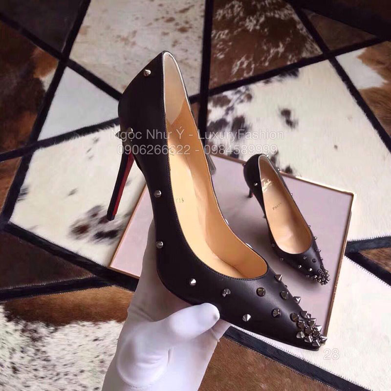 Giày cao gót Louboutin da nhám màu đen đinh tán