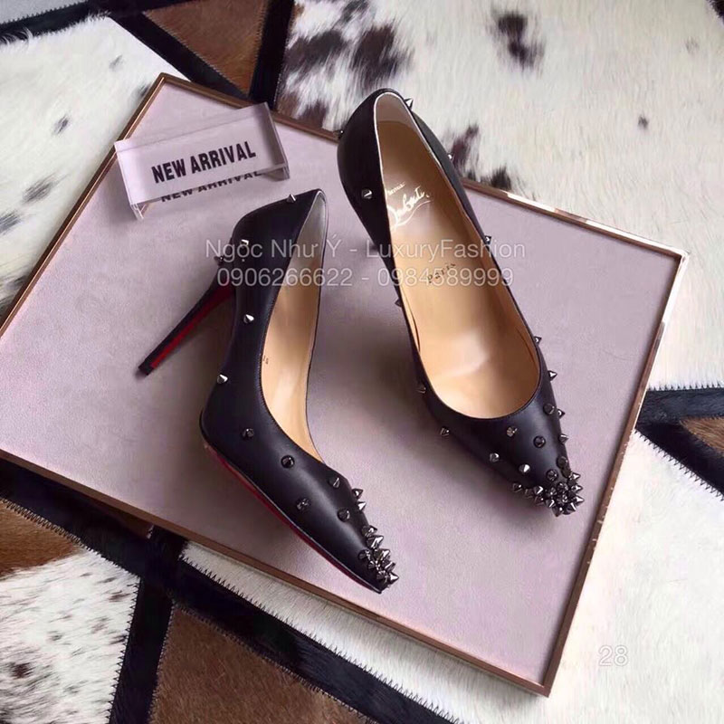 Giày cao gót Louboutin da nhám màu đen đinh tán