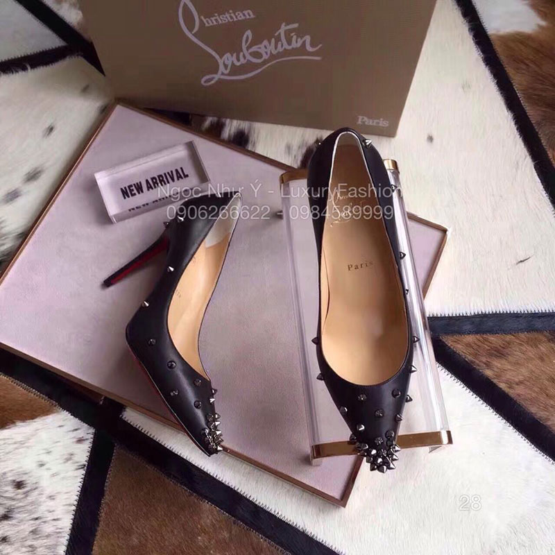 Giày cao gót Louboutin da nhám màu đen đinh tán