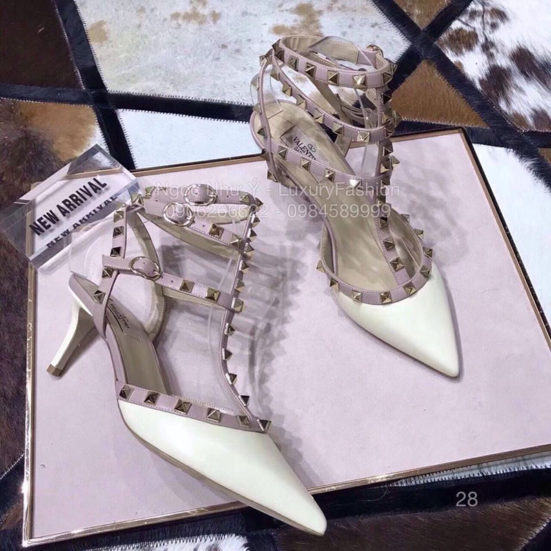 Sandal Valentino cao gót da bóng màu vàng kem