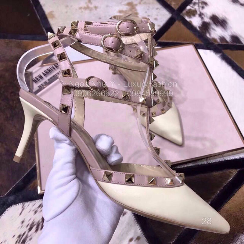 Sandal Valentino cao gót da bóng màu vàng kem
