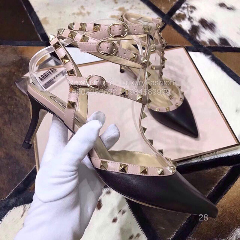 Sandal Valentino cao gót da bóng màu đen