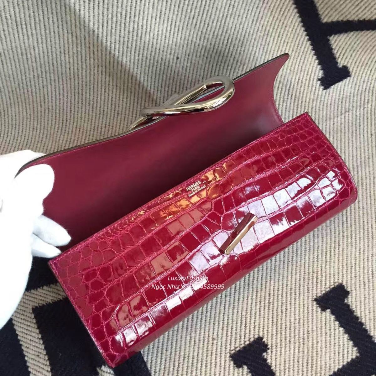Ví Hermes Egee da cá sấu màu Fuchsia