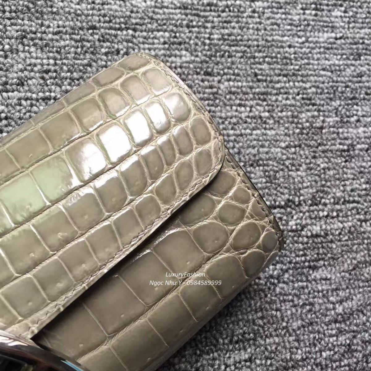 Ví Hermes Egee da cá sấu màu Gris Tourterelle